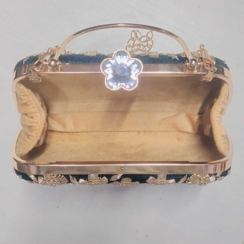 Urdu Name Clutch